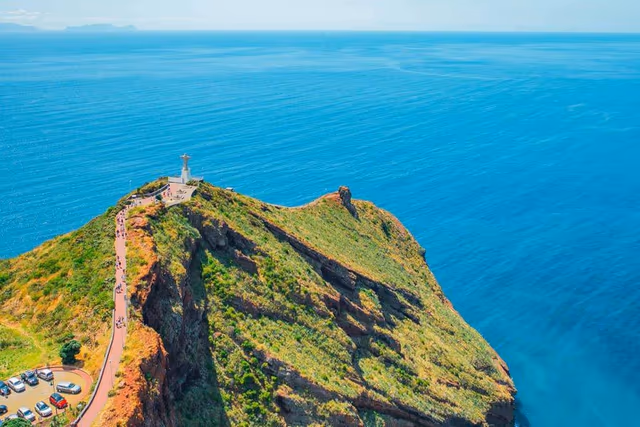 Noleggia un’auto a Madeira e scopri la statua del Cristo Rei